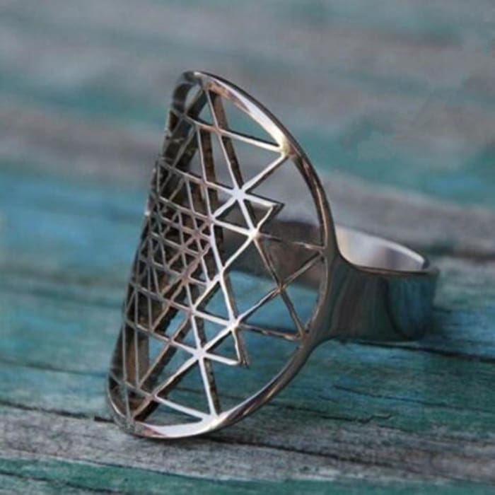 Bague Sri Yantra en Argent 925 ou Or Jaune, symbole de richesse et d'abondance, avec un design ajustable et géométrie sacrée.