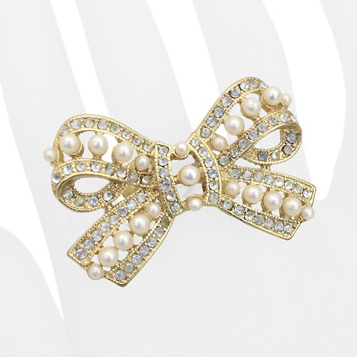 Beautiful Fashion Bow Ribbon Stretch Ring with crystal rhinestones and a stretchable band, showcasing an elegant bow and ribbon design.