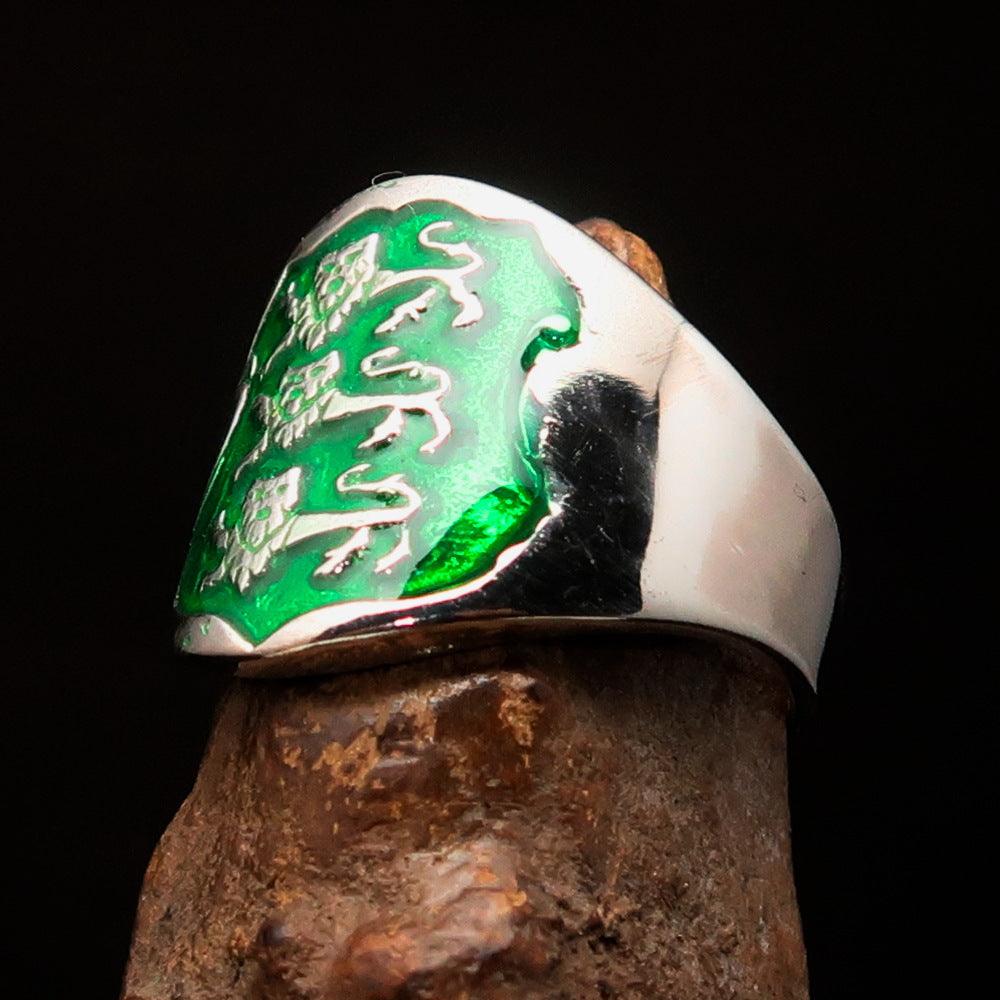 Men's sterling silver ring featuring a green 3 lions coat of arms design, polished and enamel finished.