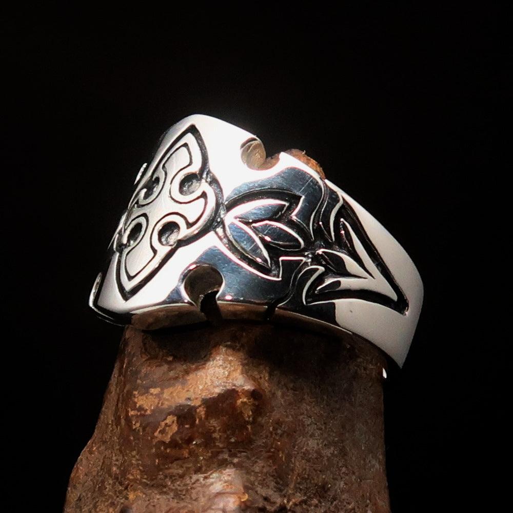 Men's sterling silver Fleur de Lis lily ring with antiqued and mirror polished finish, showcasing intricate details and hallmarked 925.