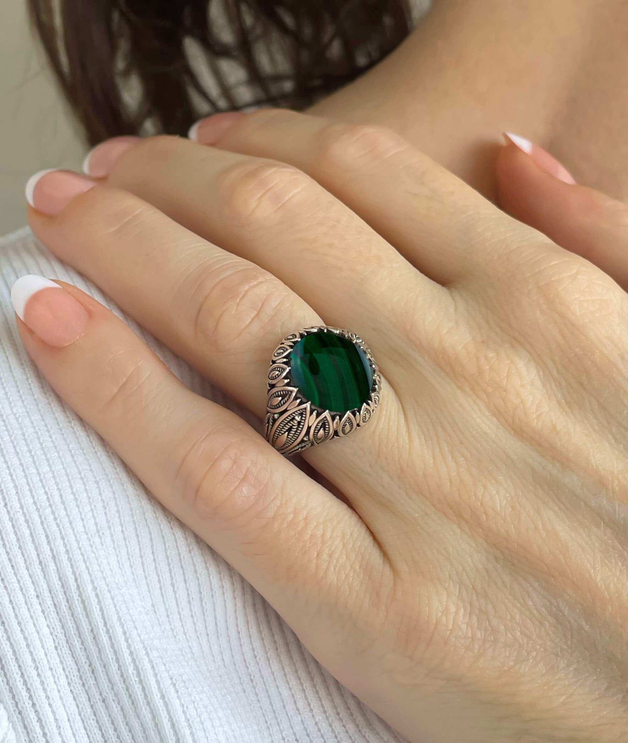 Elegant Filigree Art Malachite Gemstone Women Silver Statement Ring featuring intricate leaf designs and a vibrant green gemstone.