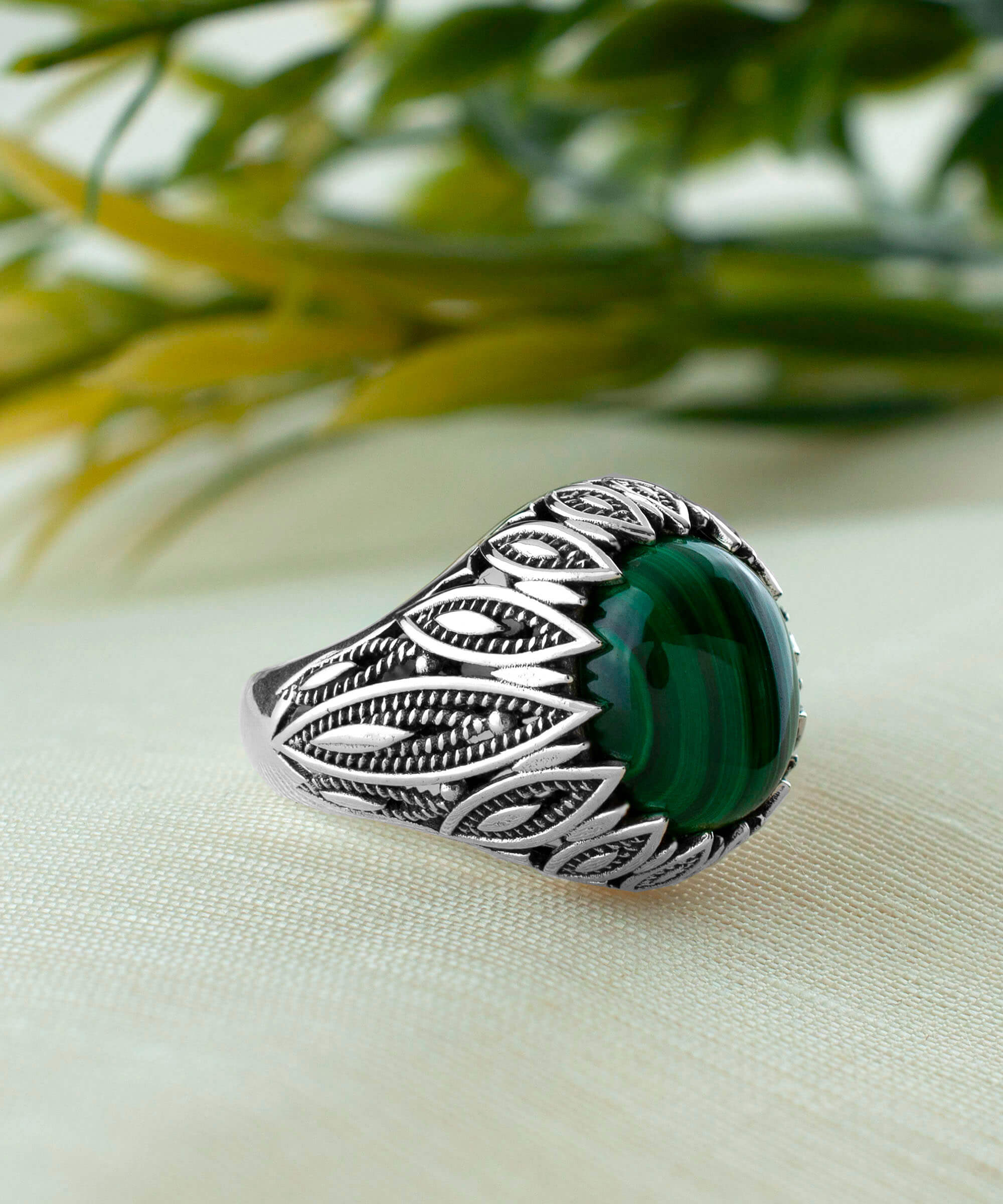 Elegant Filigree Art Malachite Gemstone Women Silver Statement Ring featuring intricate leaf designs and a vibrant green gemstone.