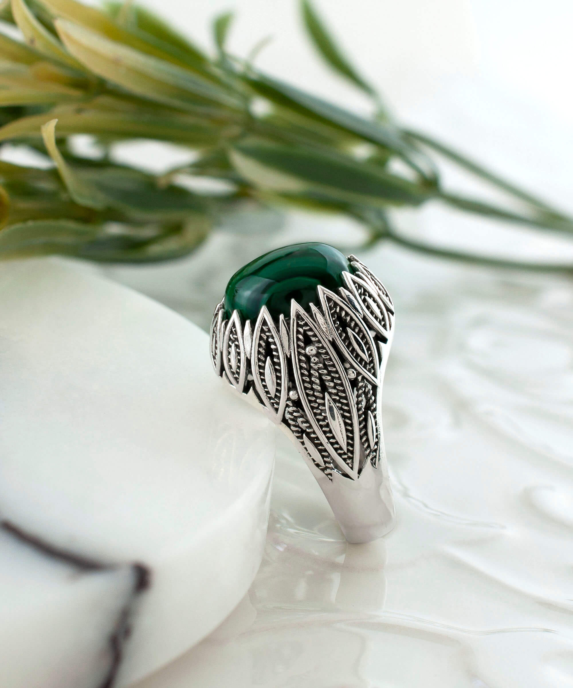 Elegant Filigree Art Malachite Gemstone Women Silver Statement Ring featuring intricate leaf designs and a vibrant green gemstone.