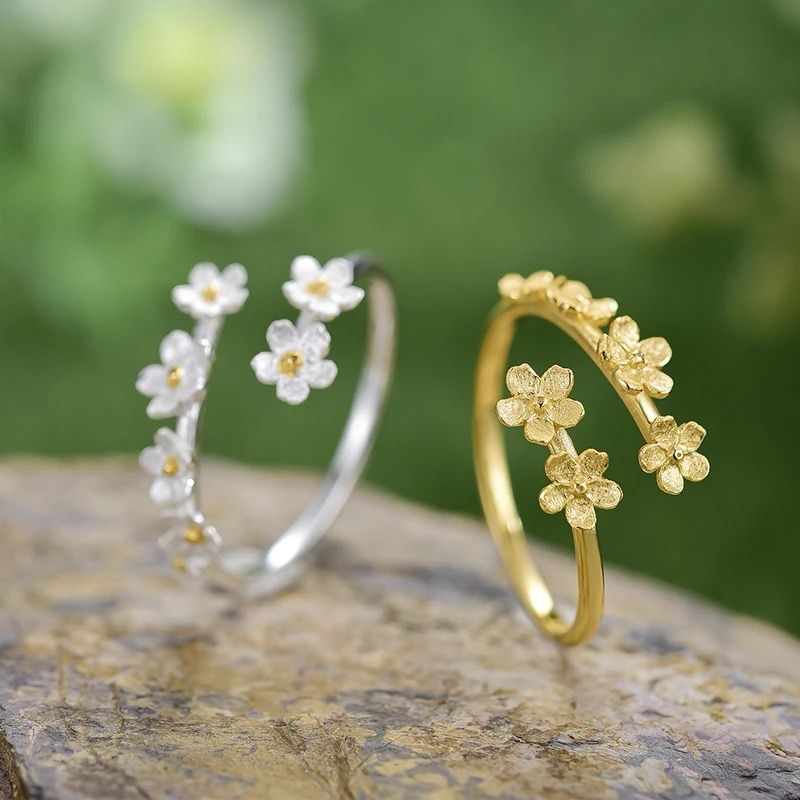 Adjustable 3 Flower Forget-Me-Not Ring in 925 sterling silver with 18k gold plating, featuring three detailed forget-me-not flowers.