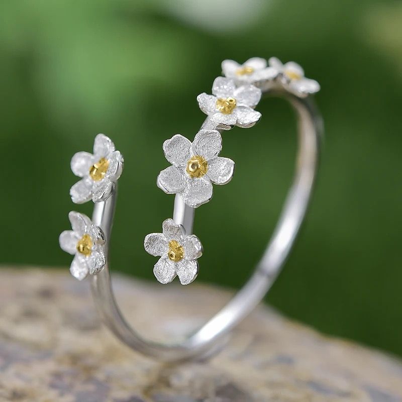 Adjustable 3 Flower Forget-Me-Not Ring in 925 sterling silver with 18k gold plating, featuring three detailed forget-me-not flowers.