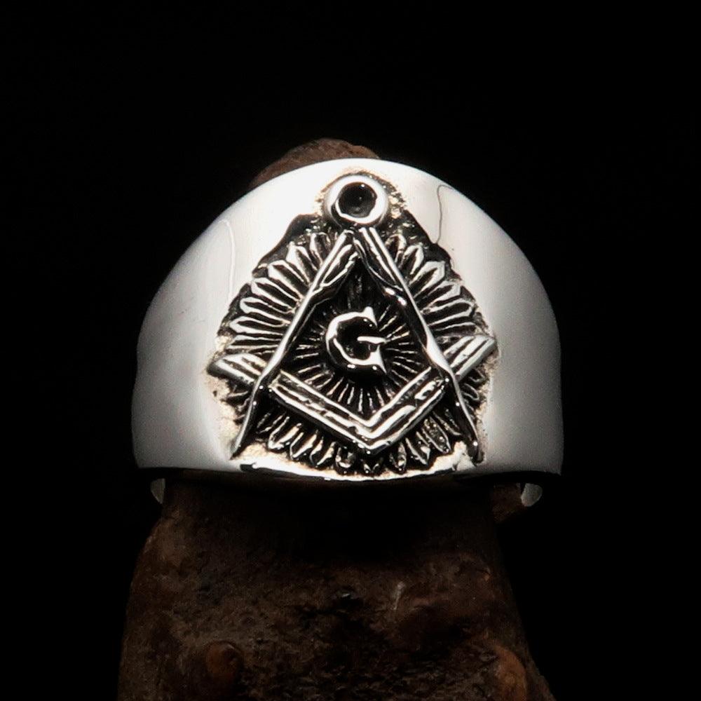 Men's ancient square compasses Masonic ring made of solid sterling silver with a polished and antiqued finish, featuring the Masonic emblem.