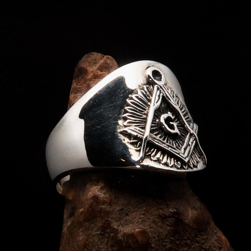 Men's ancient square compasses Masonic ring made of solid sterling silver with a polished and antiqued finish, featuring the Masonic emblem.