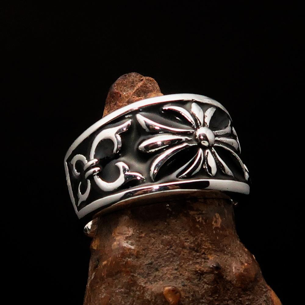 Men's Fleur de Lis Ring in black sterling silver with high polish and enamel finish, showcasing the intricate design and hallmark 925.