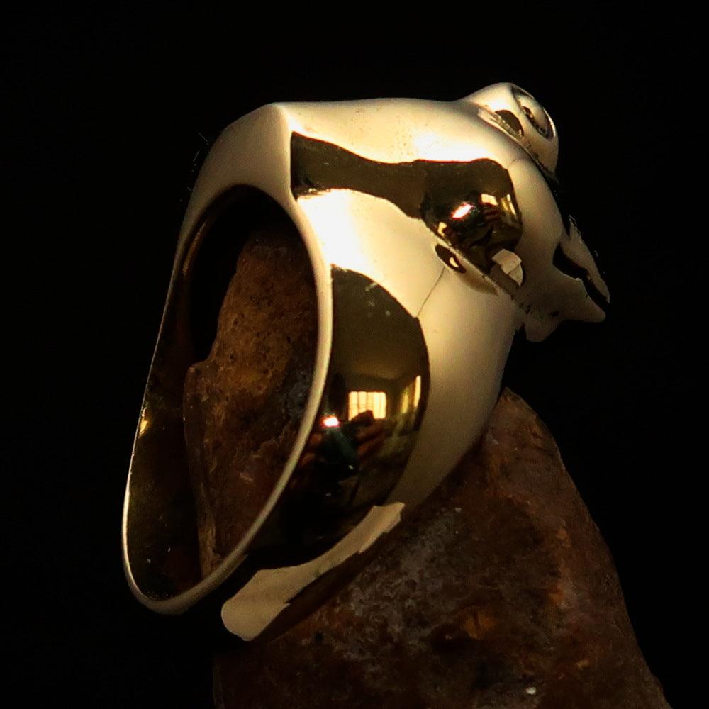 Men's Grinning Frog Pinky Ring made of solid brass with a mirror polished finish, showcasing a unique frog design.