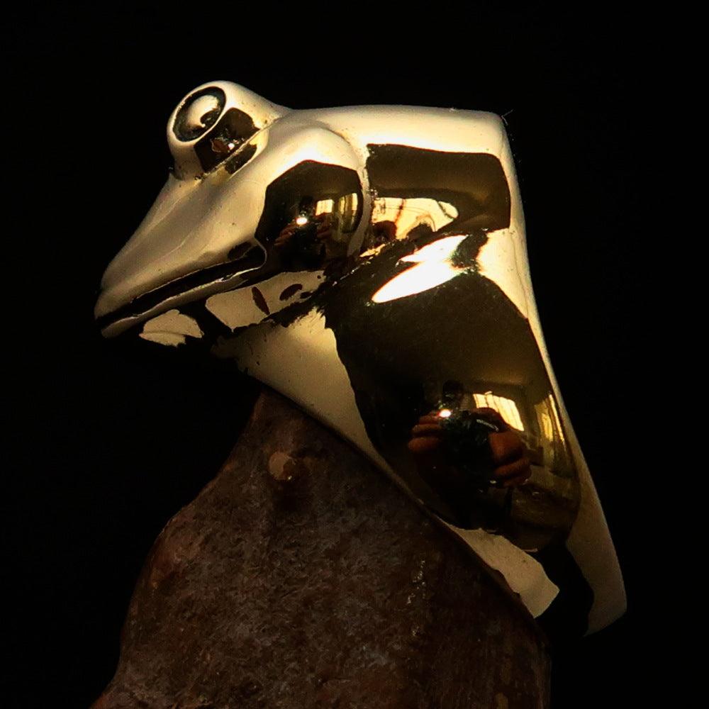 Men's Grinning Frog Pinky Ring made of solid brass with a mirror polished finish, showcasing a unique frog design.