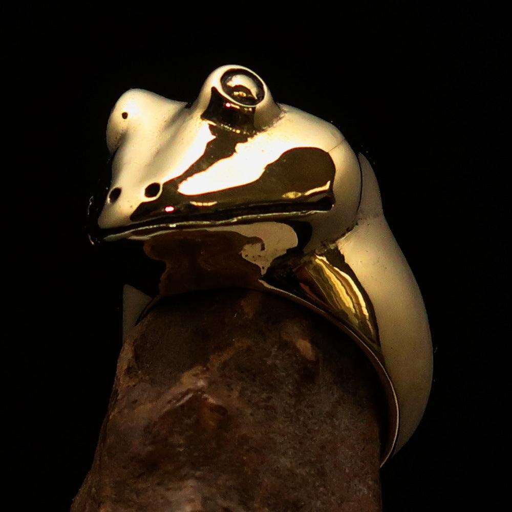 Men's Grinning Frog Pinky Ring made of solid brass with a mirror polished finish, showcasing a unique frog design.