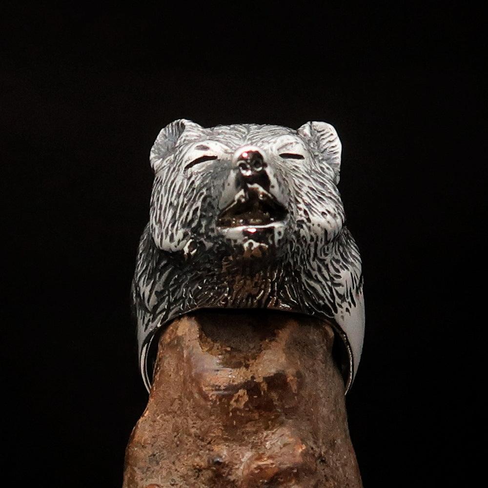 Men's howling wolf ring made of antiqued sterling silver, showcasing intricate detailing and a polished finish.