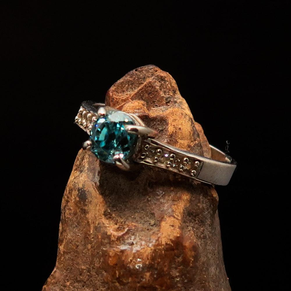 Sterling Silver Solitaire Band Ring featuring an oval cut blue Zircon and 8 white CZ stones, hallmarked 925.