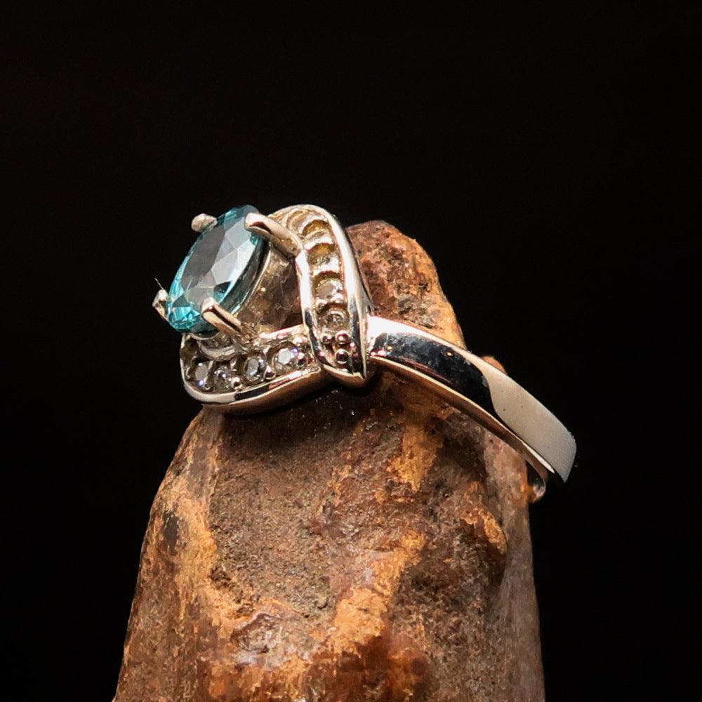 Sterling Silver Solitaire Ring featuring an oval cut blue Zircon and 16 white CZ stones, hallmarked 925.