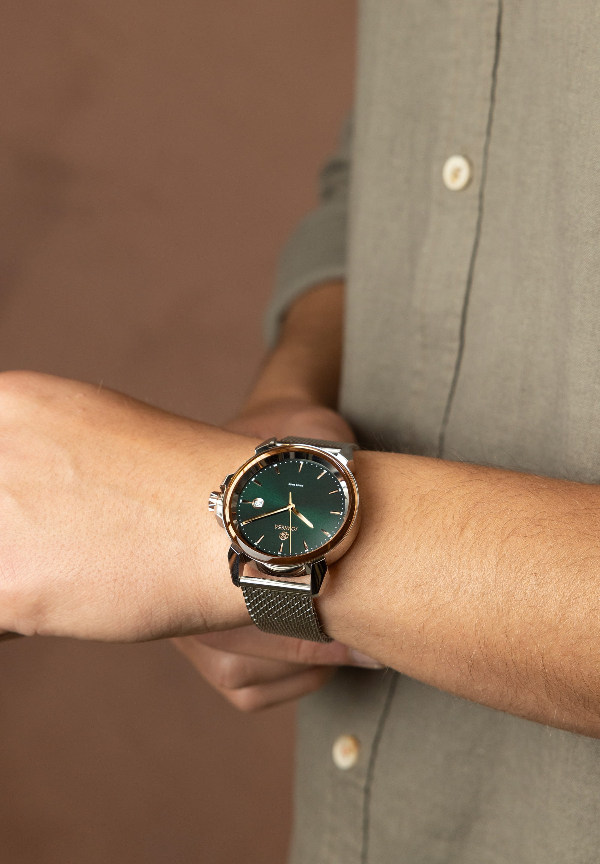 LeWy 3 Swiss Men's Watch J4.467.L featuring a green dial, rose-gold details, and a stainless steel mesh band.