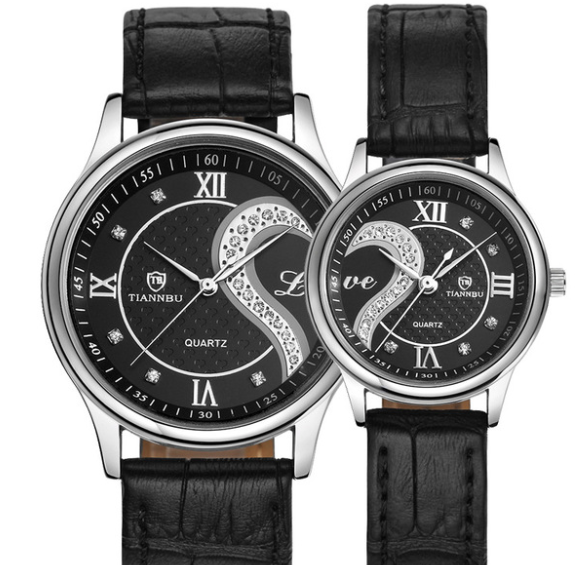 A stylish two-piece set of high-quality fashion quartz watches for couples, featuring a men's watch with a 4cm alloy case and a women's watch with a 3cm alloy case.