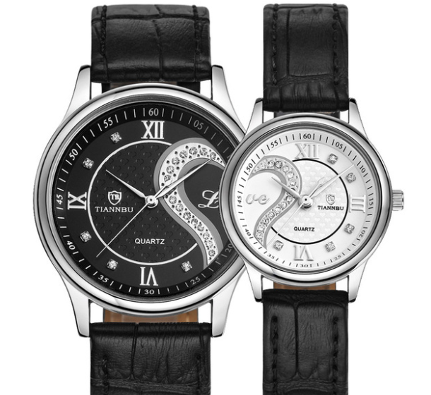 A stylish two-piece set of high-quality fashion quartz watches for couples, featuring a men's watch with a 4cm alloy case and a women's watch with a 3cm alloy case.