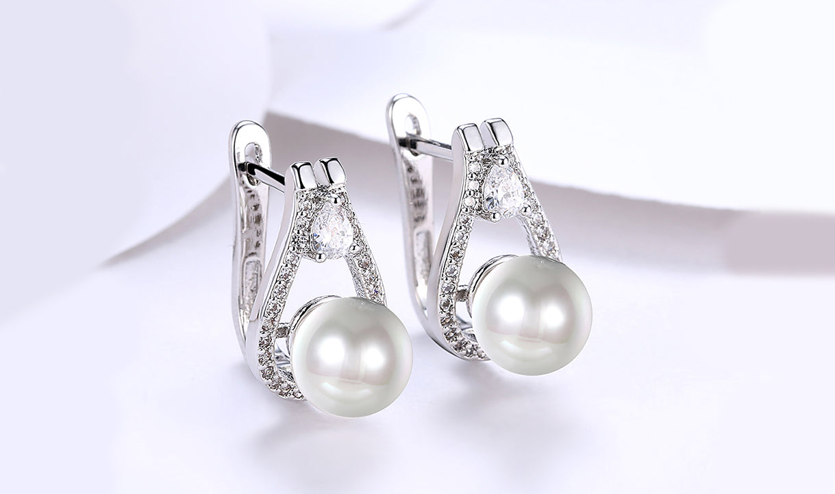 Elegant 14K white gold plated clip-on earrings featuring freshwater pearls in a pear cut design, perfect for any occasion.