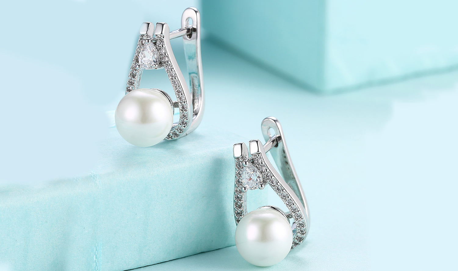 Elegant 14K white gold plated clip-on earrings featuring freshwater pearls in a pear cut design, perfect for any occasion.