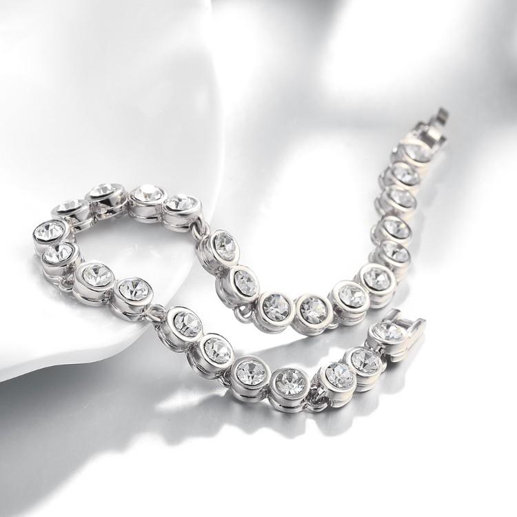 Elegant 3.00CT tennis bracelet in 18K white gold plating with sparkling crystals, showcasing its luxurious design and craftsmanship.