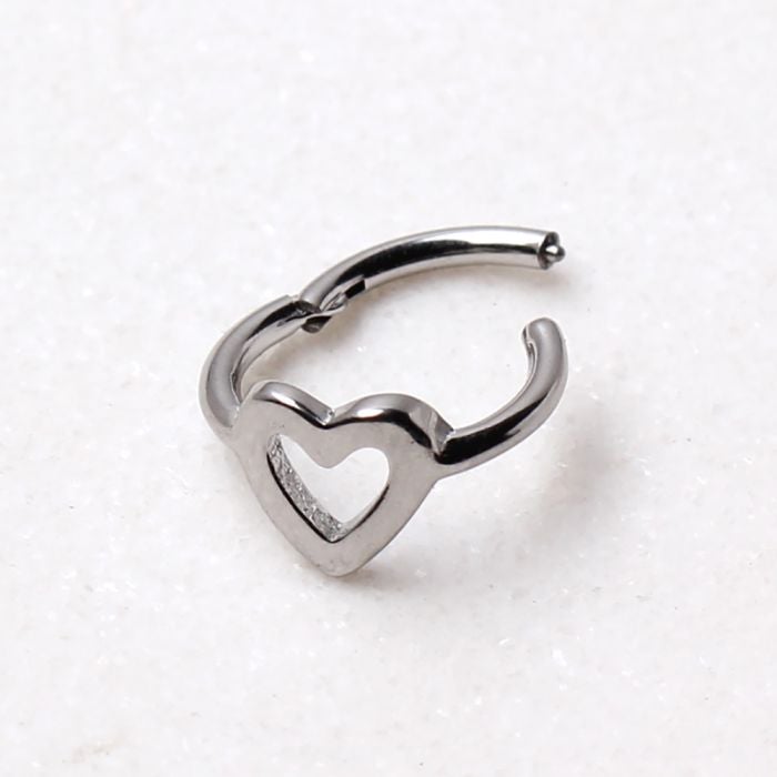 A 316L stainless steel seamless clicker ring featuring a heart design, ideal for cartilage piercings.