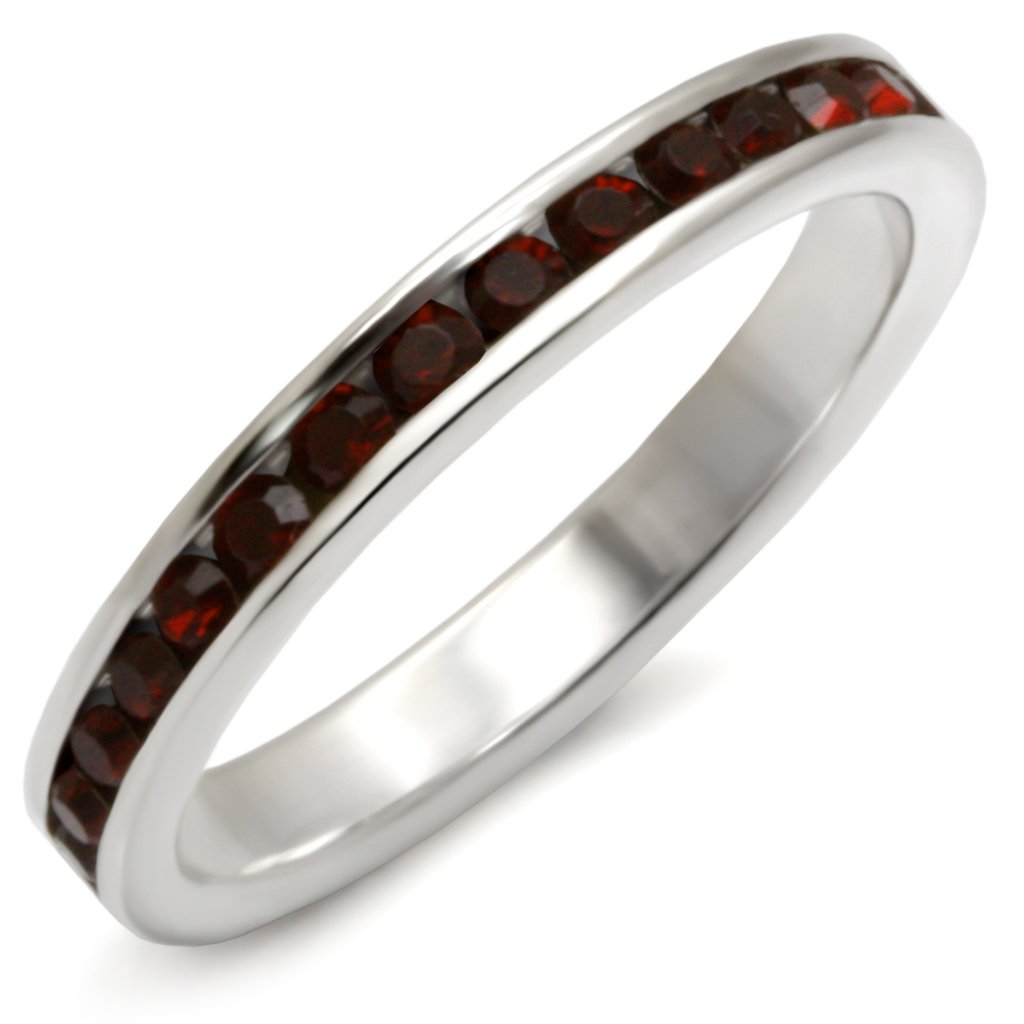 High-polished 925 sterling silver ring featuring a top grade garnet crystal, showcasing elegance and craftsmanship.