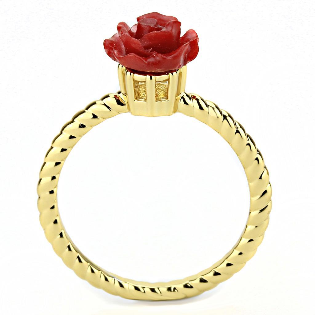 3W1498 Gold Brass Ring featuring a vibrant Siam synthetic stone, elegantly designed for stylish wear.