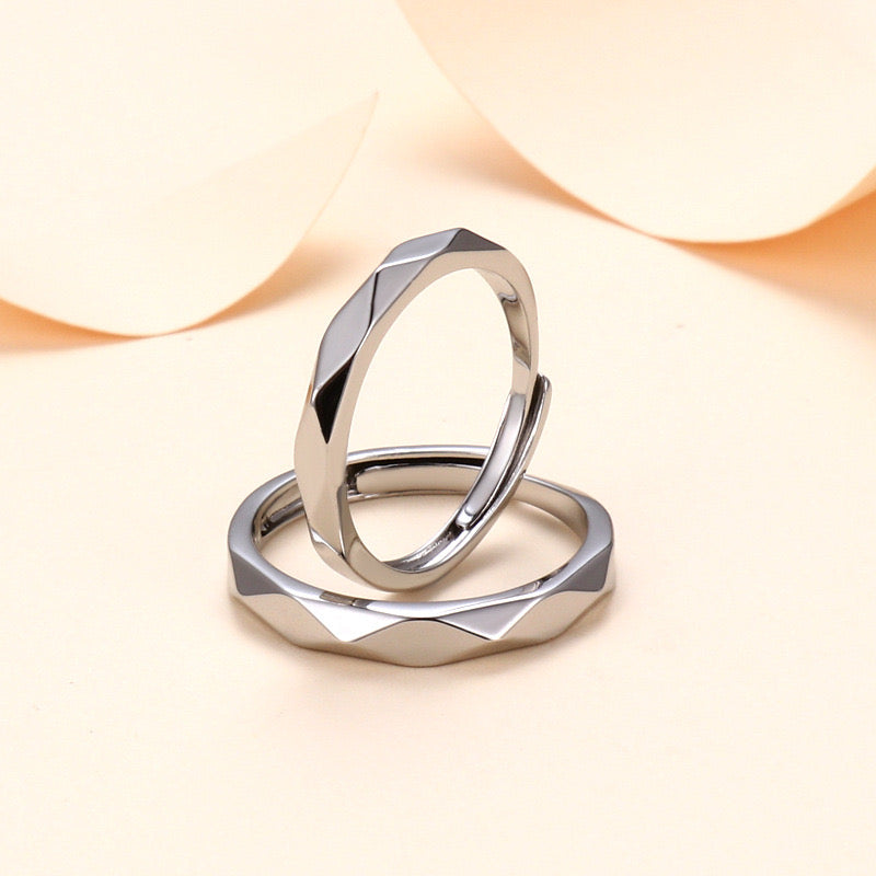 Adjustable couple open rings with hill edges design, crafted from alloy, showcasing a unique and meaningful symbol of love.