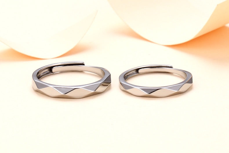 Adjustable couple open rings with hill edges design, crafted from alloy, showcasing a unique and meaningful symbol of love.