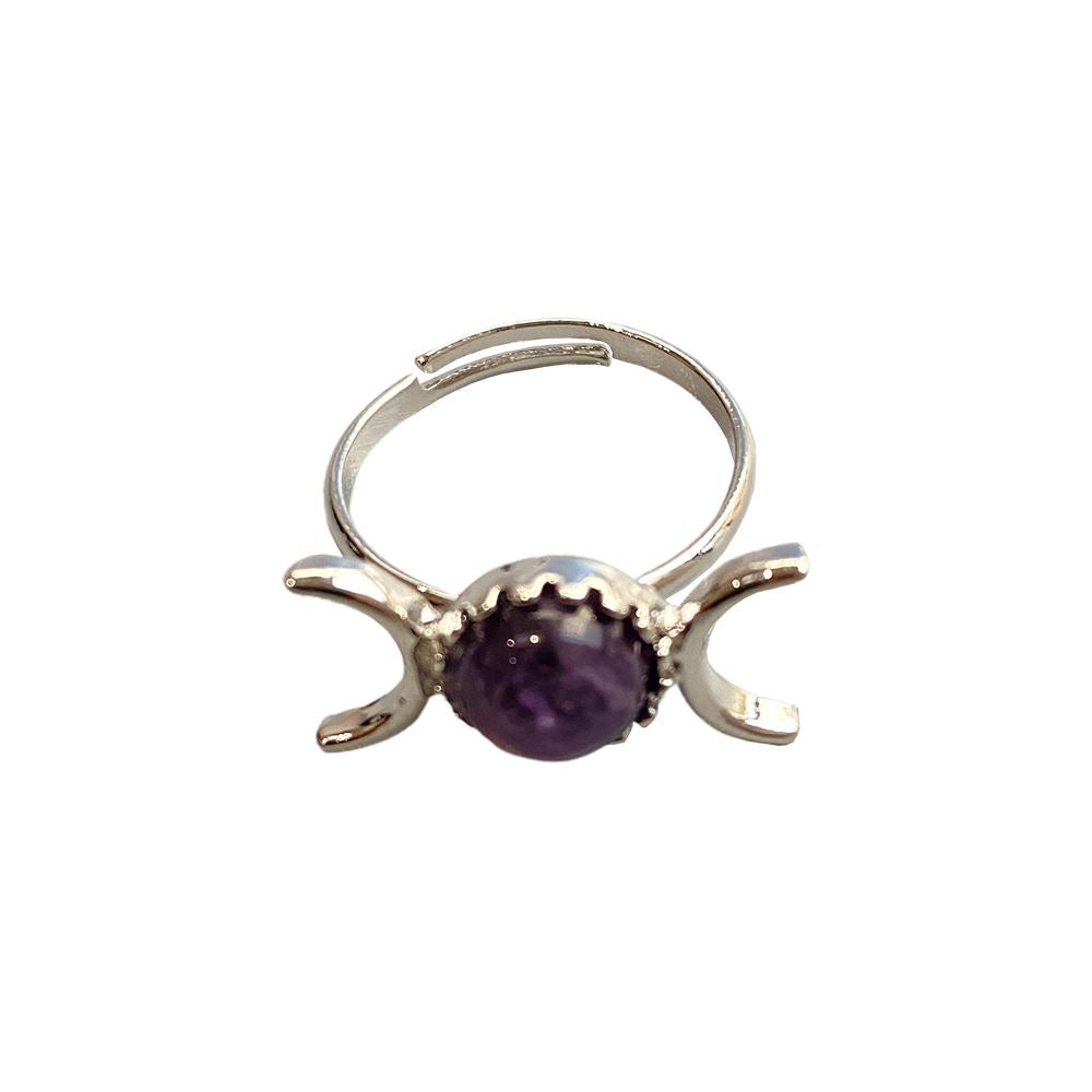 Adjustable ring featuring a 0.5cm gemstone, showcasing its unique design and craftsmanship.