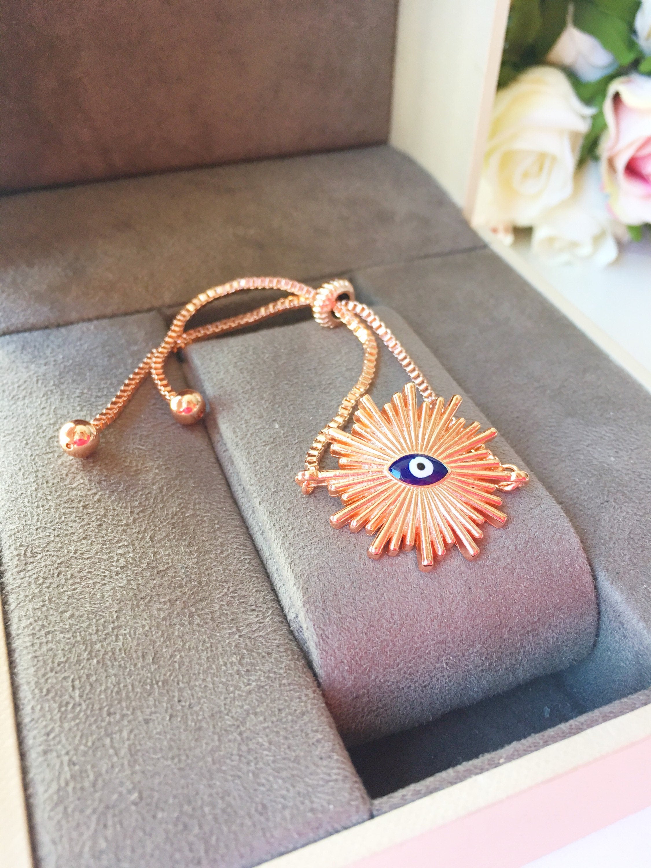 Adjustable Sunny Evil Eye Charm Bracelet in rose gold featuring a unique evil eye charm and a delicate chain, perfect for protection and style.