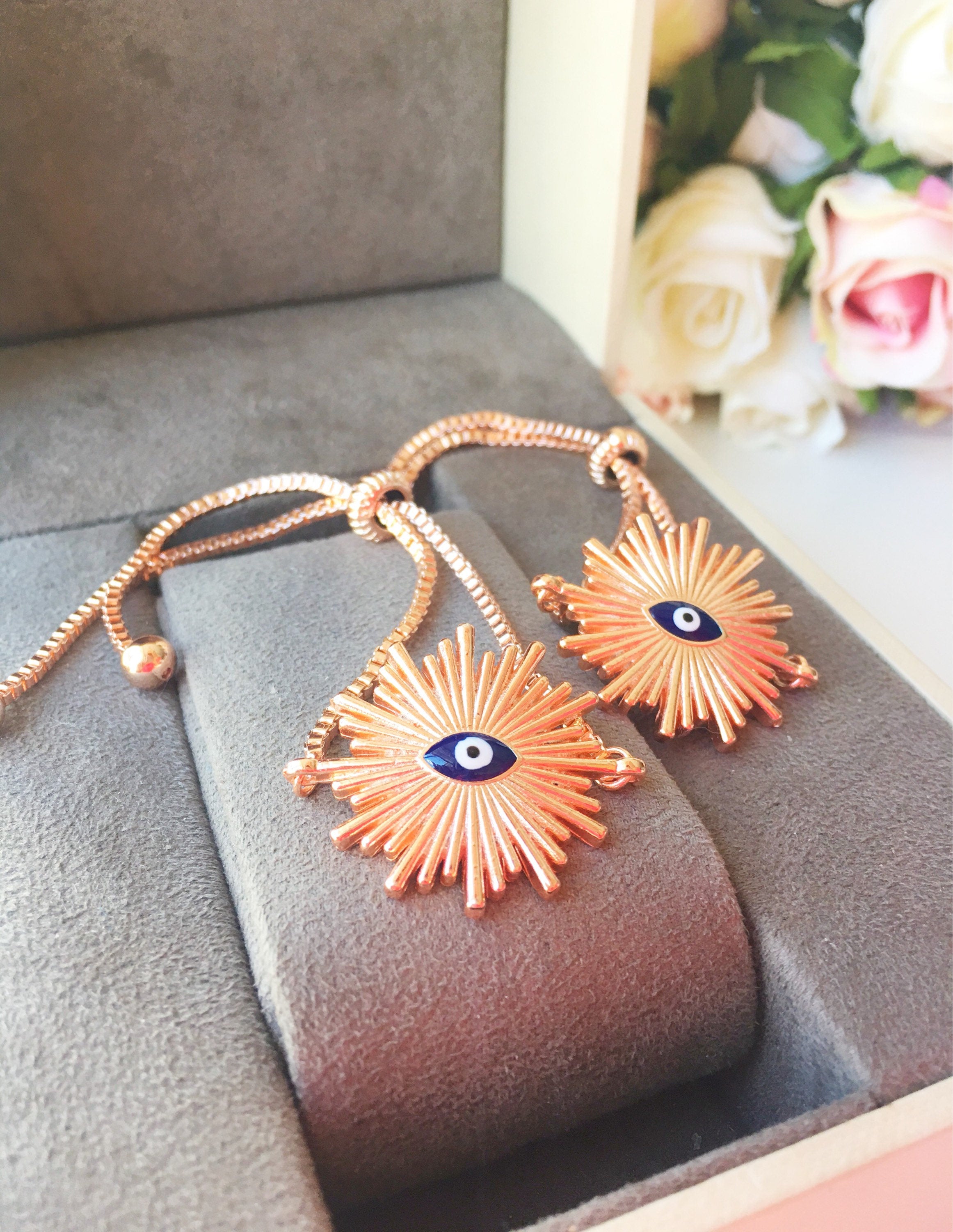 Adjustable Sunny Evil Eye Charm Bracelet in rose gold featuring a unique evil eye charm and a delicate chain, perfect for protection and style.