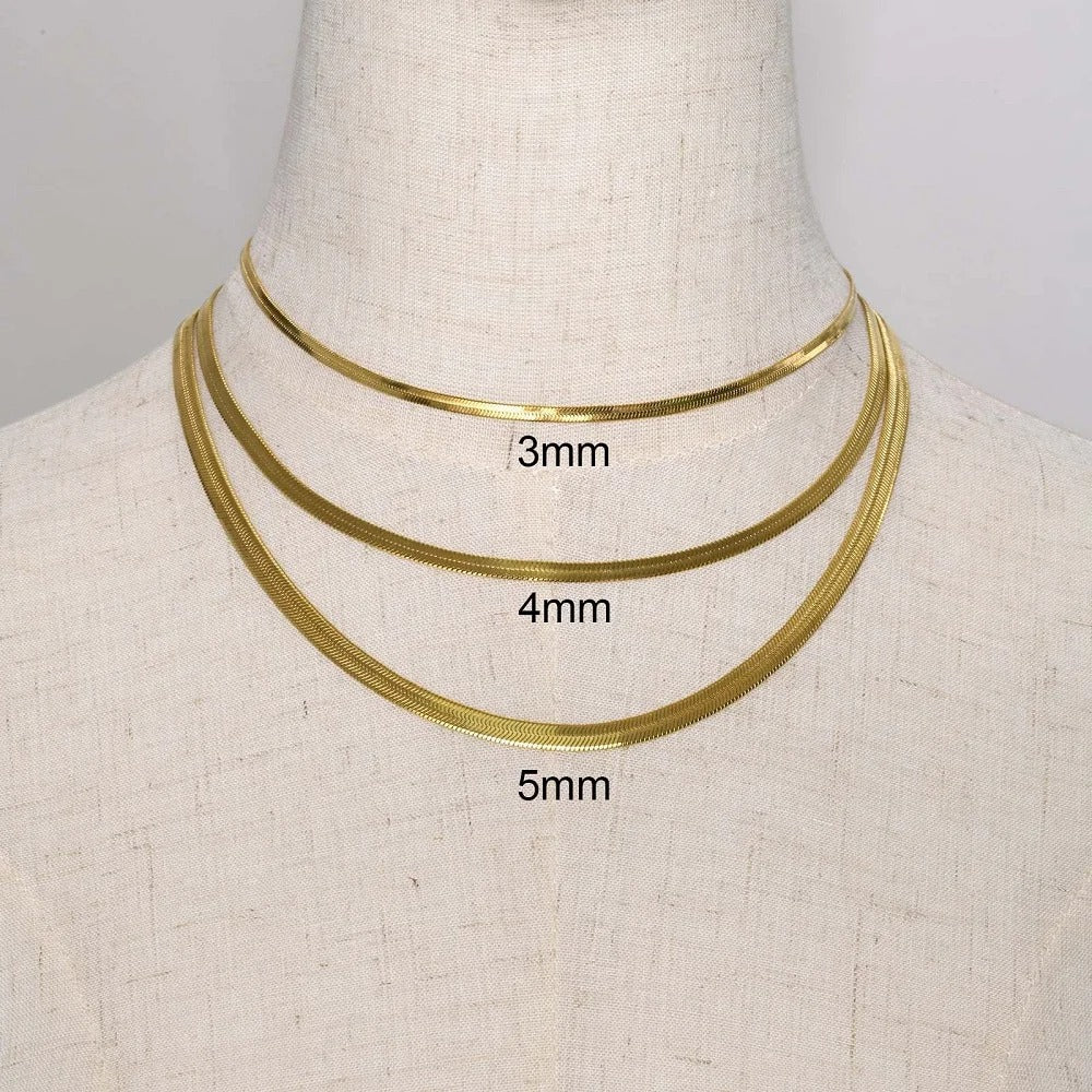 Agapi 3mm Snake Necklace Chain in rich gold, showcasing its elegant design and adjustable length.