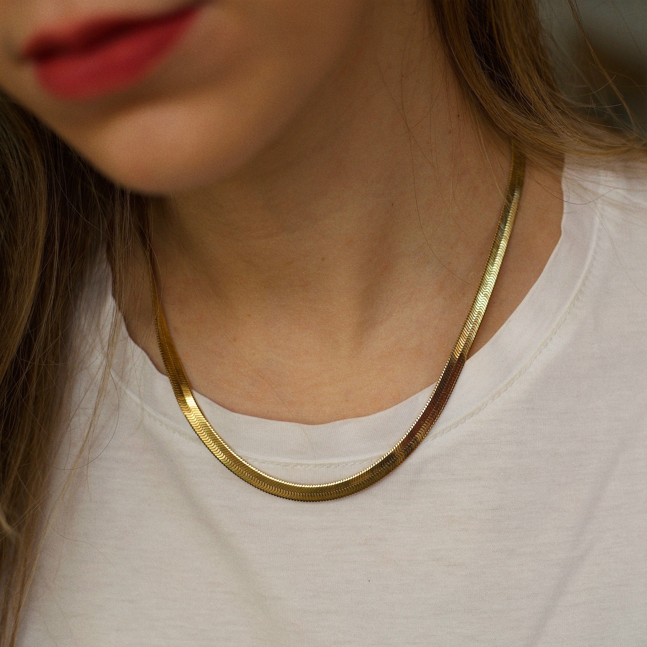 Agapi 5mm Snake Necklace Choker in rich gold, showcasing its elegant design and adjustable length.