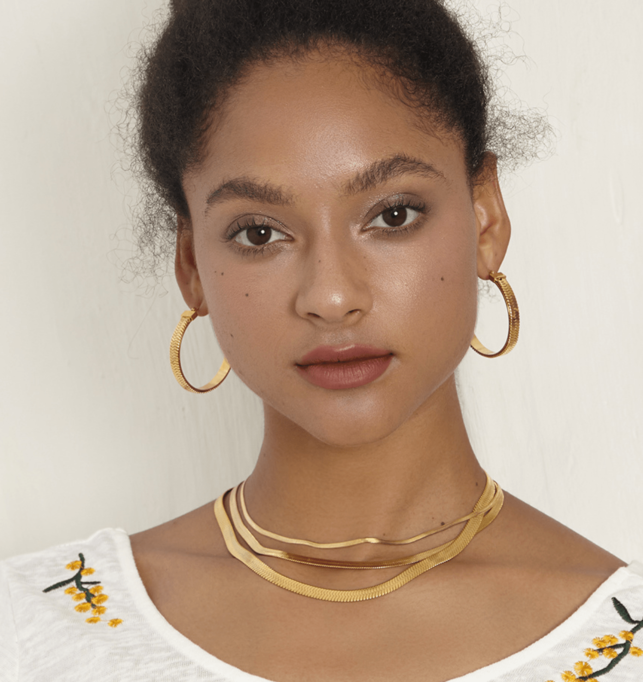 Agapi 5mm Snake Necklace Choker in rich gold, showcasing its elegant design and adjustable length.