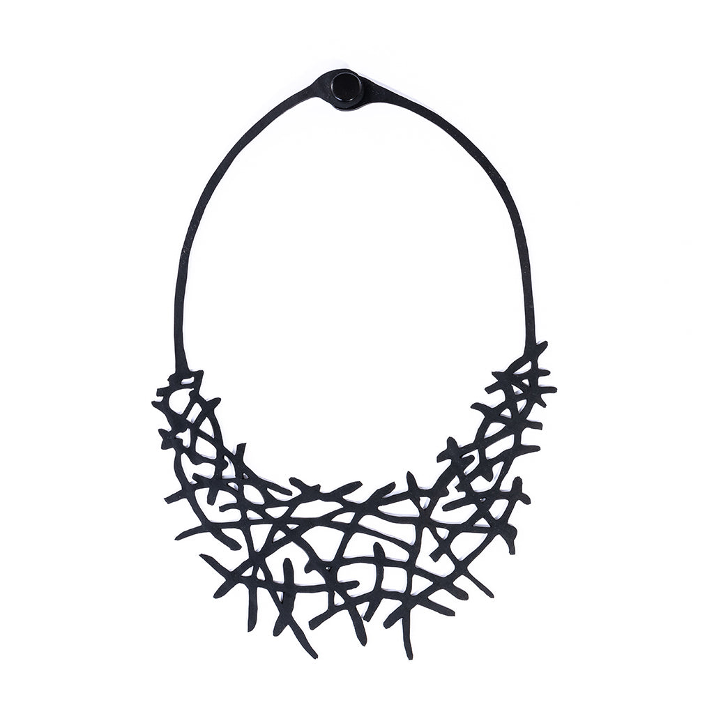 Alga Eco-Friendly Rubber Necklace made from recycled materials, showcasing its unique design and craftsmanship.