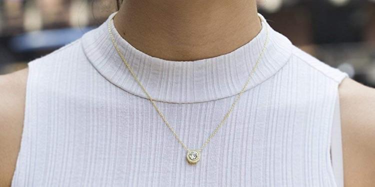 ALILY Round Halo Necklace featuring AAAAA crystals set in 18K gold plating, showcasing a round pendant and link chain.