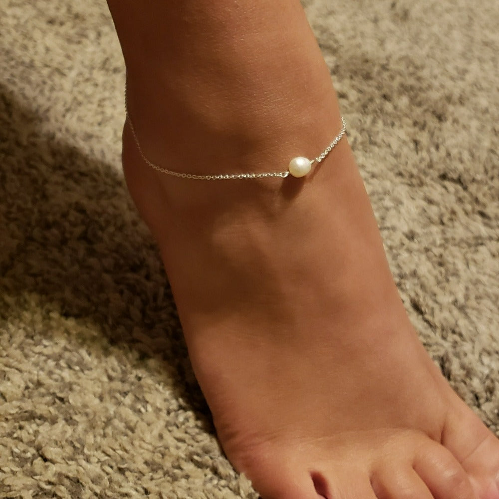 Ana Freshwater Anklet featuring a delicate freshwater pearl on a silver trace chain, adjustable length.