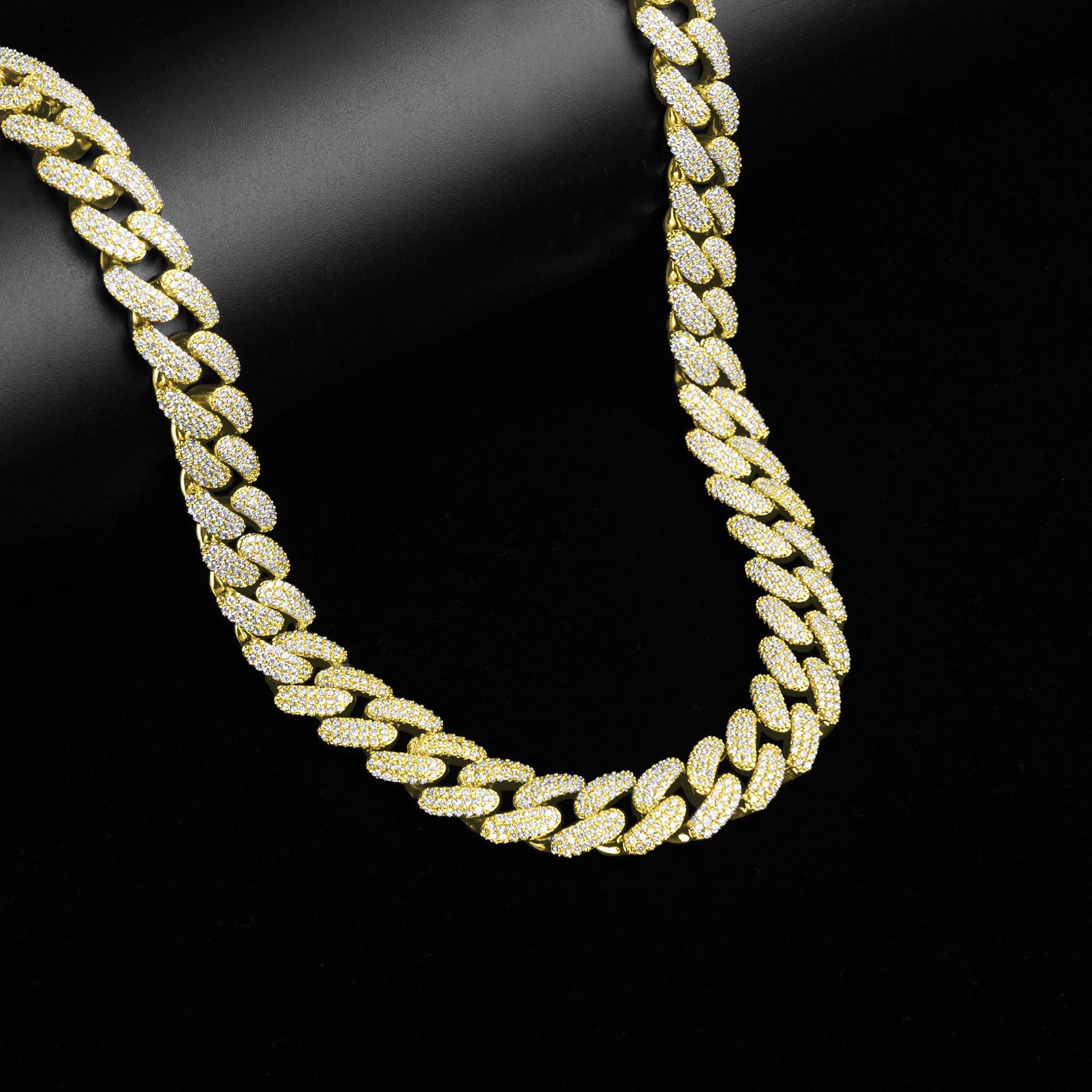 ANGUS 10 MM 925 Silver Cuban chain with AAA cubic zirconia, showcasing its elegant design and craftsmanship.