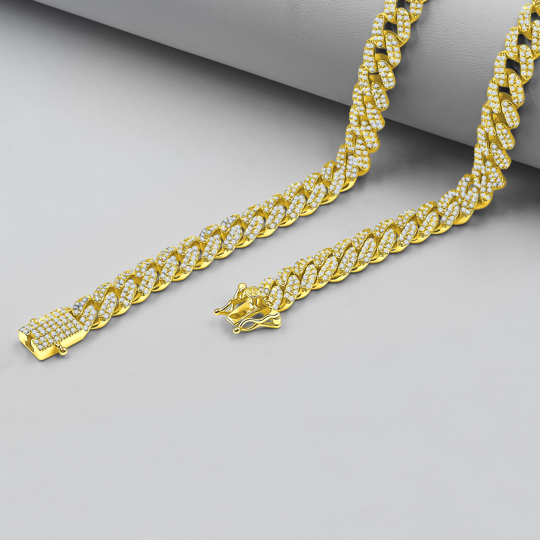 ANGUS 10 MM 925 Silver Cuban chain with AAA cubic zirconia, showcasing its elegant design and craftsmanship.