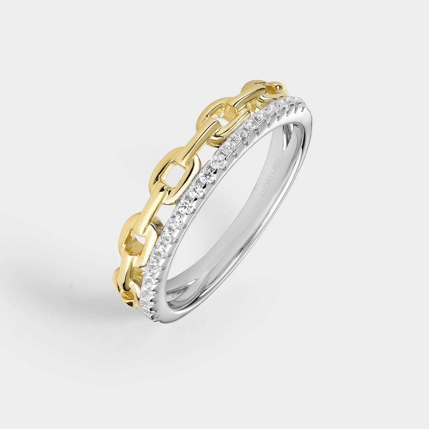 Anillo bicolor con eslabones modernos y circonitas blancas brillantes, elaborado en plata y bañado en oro de 18K.