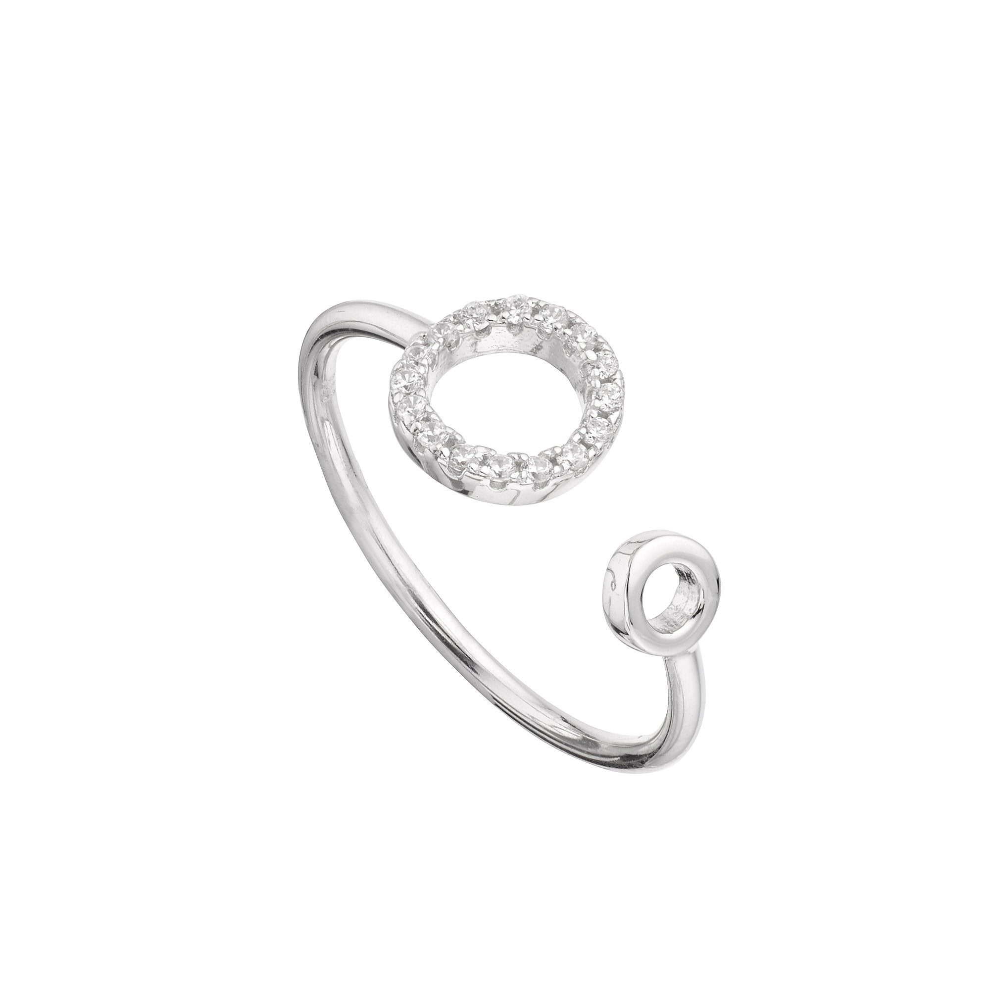 Anillo Círculos Plata con diseño moderno y elegante, hecho de plata de alta calidad, ideal para cualquier ocasión.