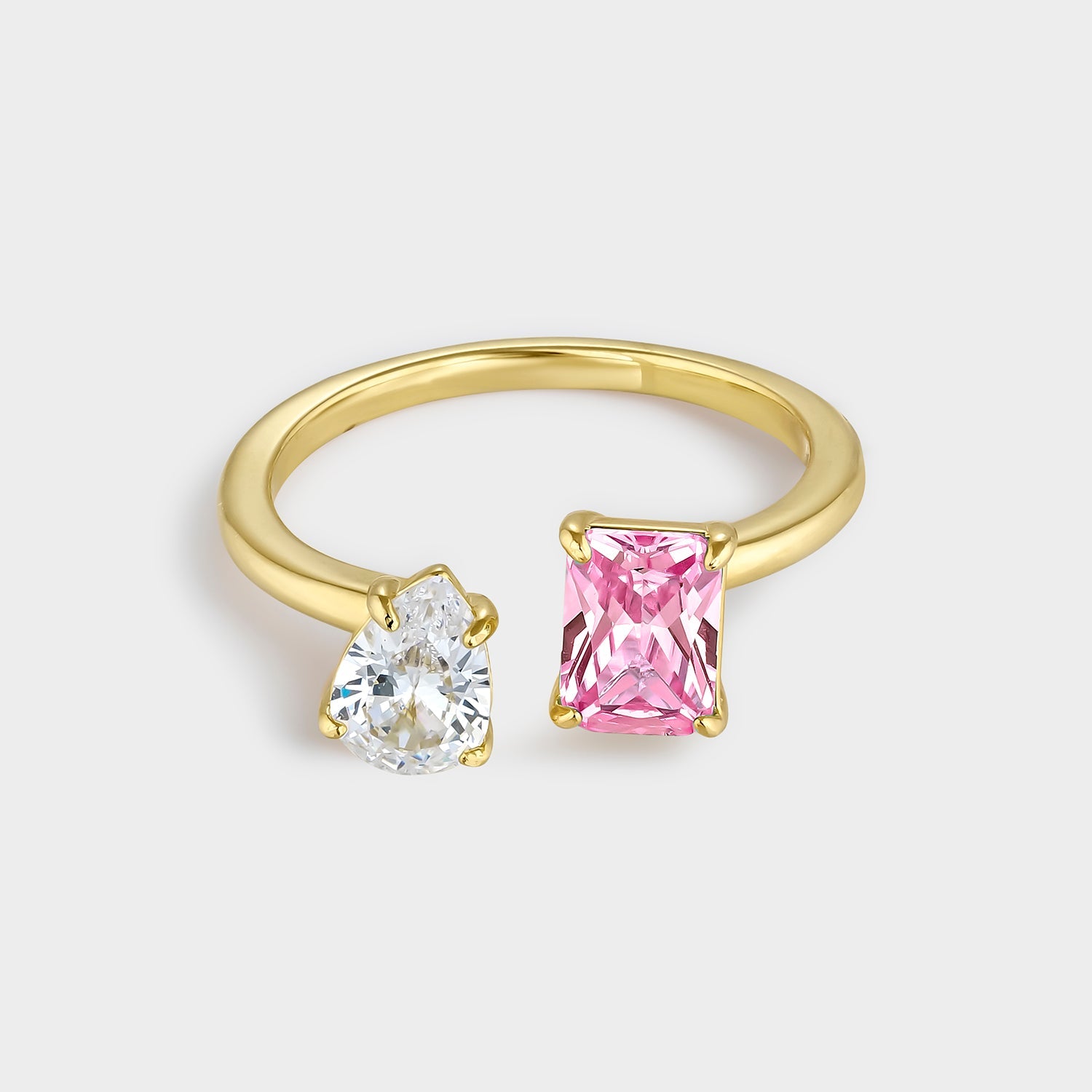 Anillo de plata bañada en oro amarillo con circonitas rosa y blanca, elegante y brillante, ideal para cualquier ocasión.