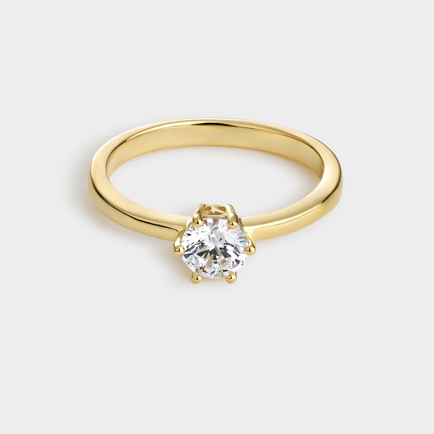 Anillo solitario de plata chapado en oro amarillo con circonita brillante de 5,25 mm, elegante y minimalista.