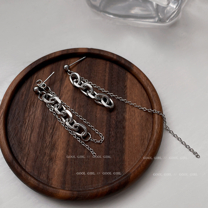 Asymmetric Two-Size Chain Earrings made from alloy and S925, showcasing a unique design with varying lengths.