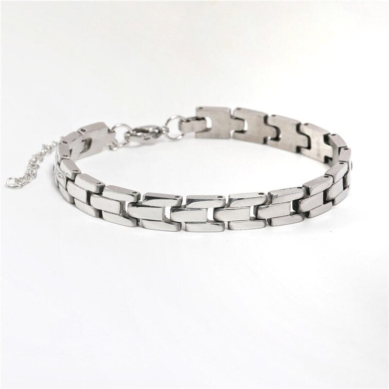 Aubree Panther Link Bracelet featuring chunky gold and silver links, showcasing its elegant design and durable materials.