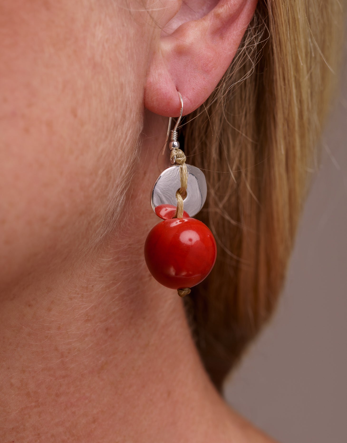 Baiana Bombona Earrings made from Vegetable Ivory and silver, featuring a round shape and sterling silver hooks.