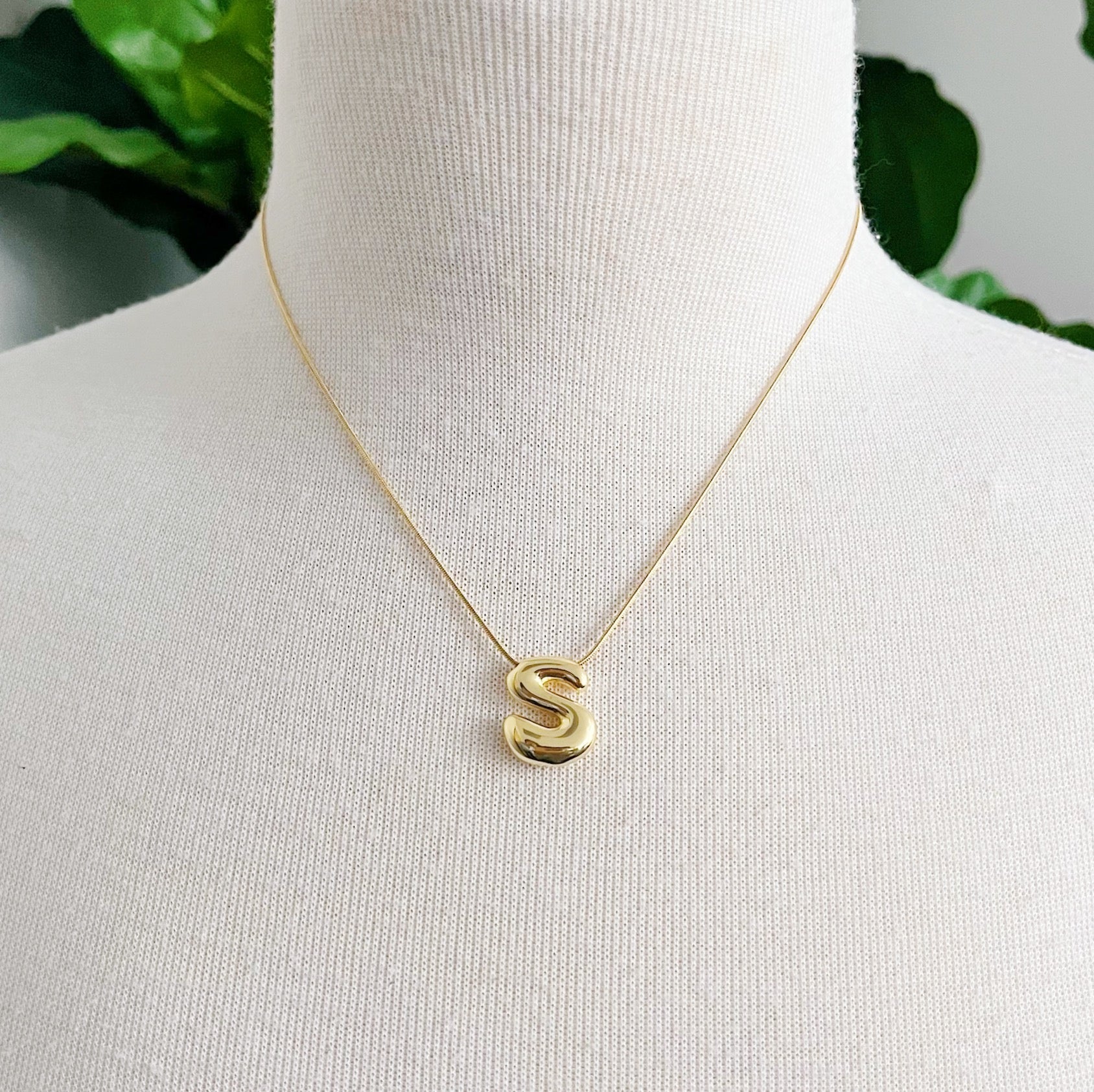 A stylish Balloon Letter Initial Necklace featuring a gold plated initial pendant on a delicate chain.