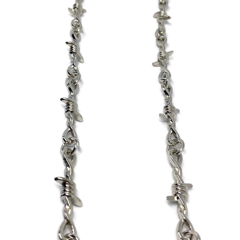 A stylish Barbed Wire Link Necklace made of stainless steel, featuring a unique barbed wire design, perfect for unisex wear.