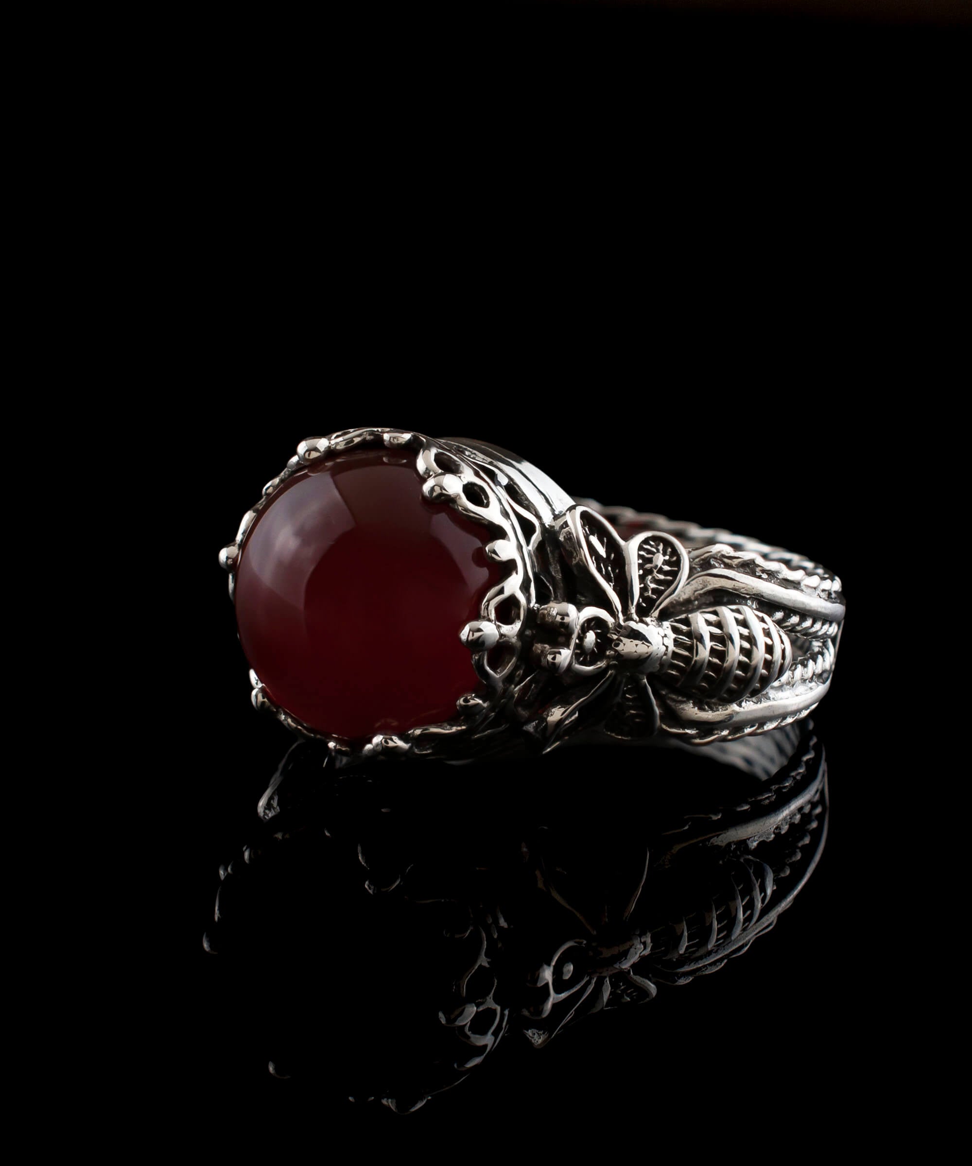 Bee Detailed Carnelian Gemstone Filigree Art Women Silver Cocktail Ring featuring intricate filigree design and a round cut carnelian gemstone.